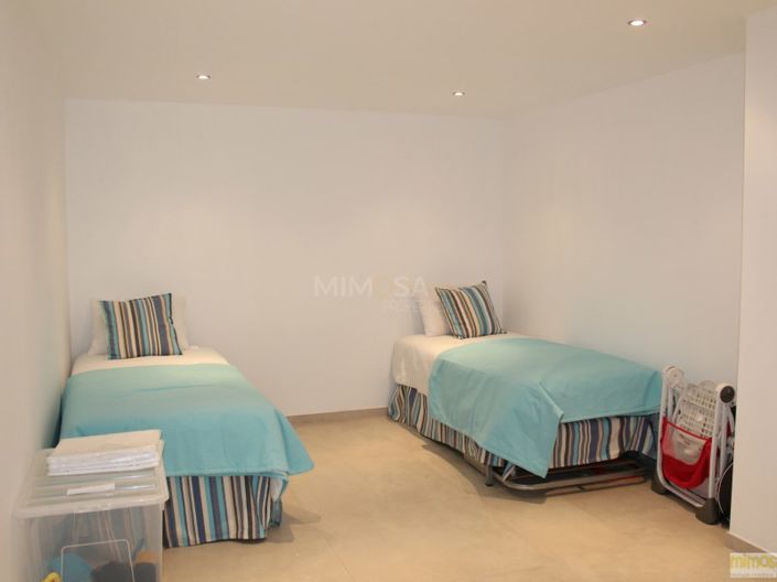 Image No.20-4 Bed House for sale