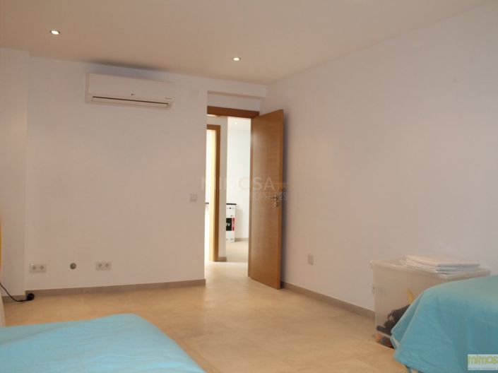 Image No.21-4 Bed House for sale