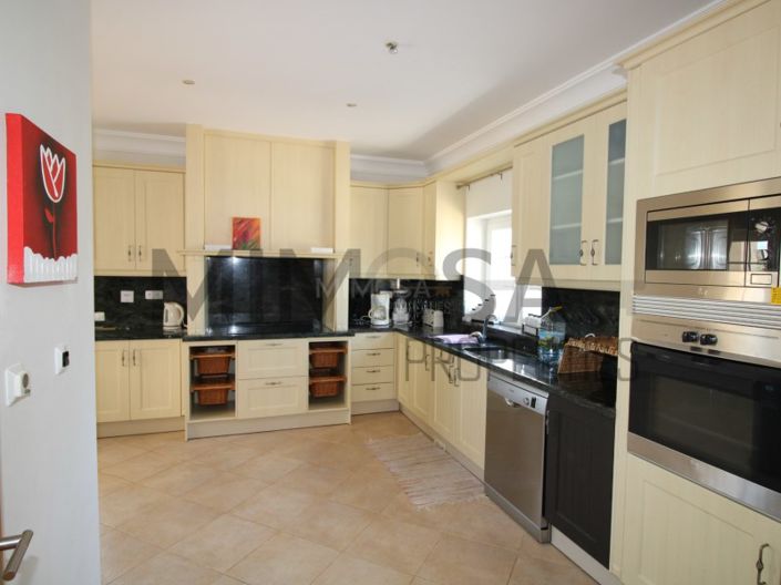 Image No.21-4 Bed House for sale