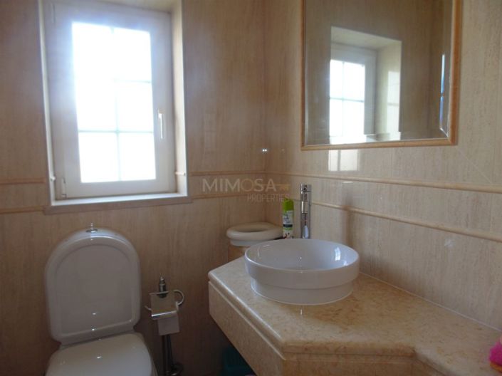 Image No.24-4 Bed House for sale