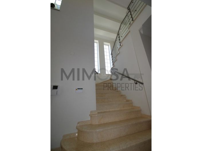 Image No.30-4 Bed House for sale
