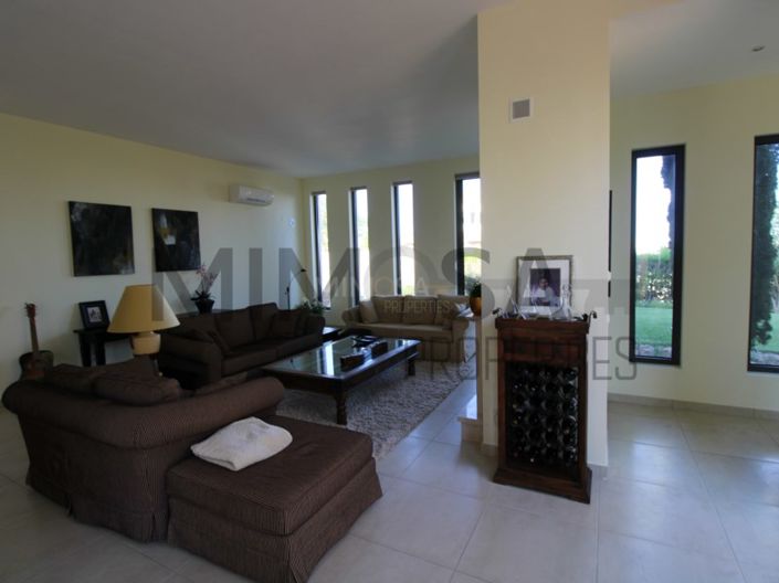 Image No.21-4 Bed House for sale