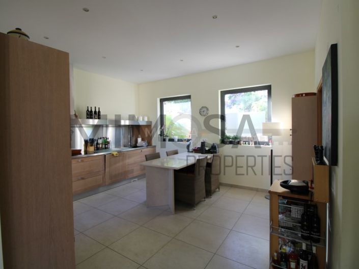 Image No.34-4 Bed House for sale