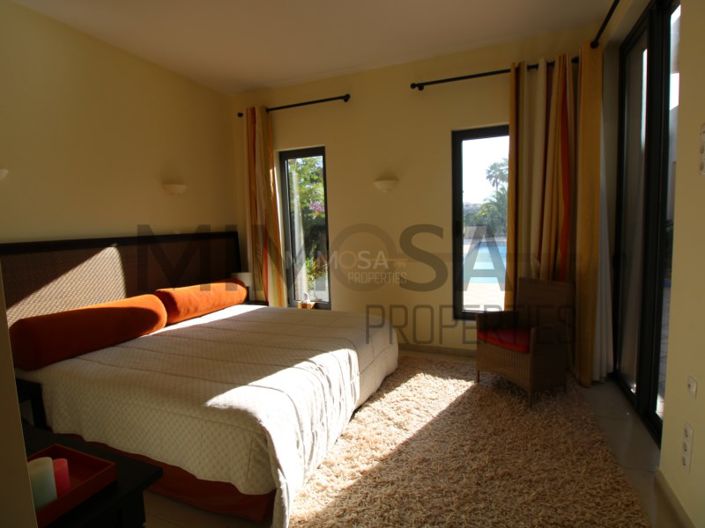 Image No.52-4 Bed House for sale