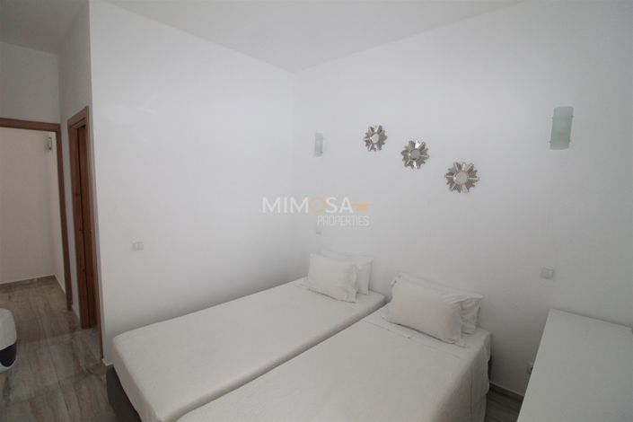 Image No.13-8 Bed House for sale