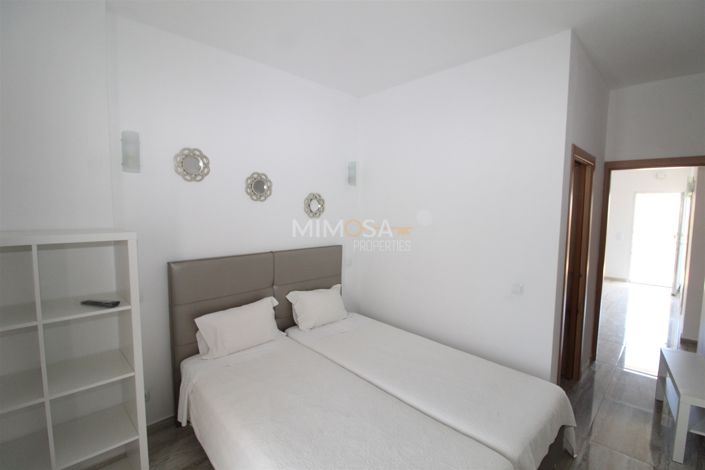 Image No.16-8 Bed House for sale