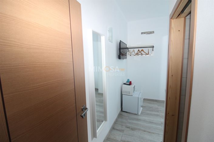 Image No.18-8 Bed House for sale