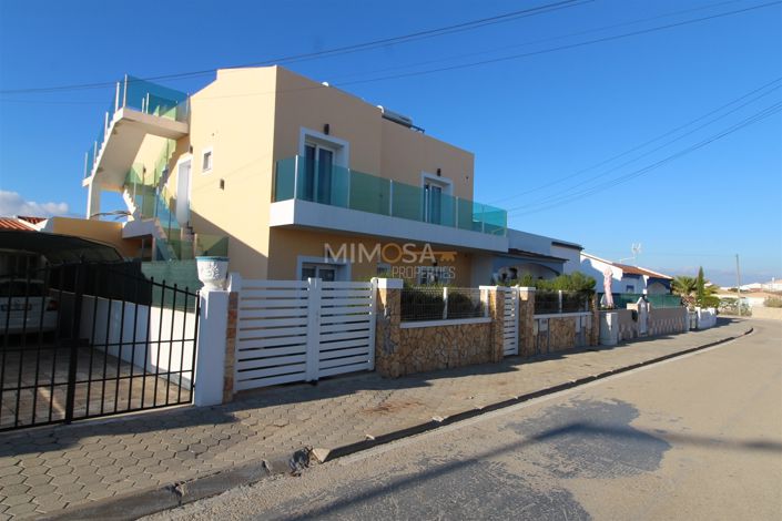 Image No.2-8 Bed House for sale