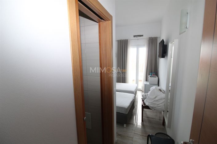 Image No.20-8 Bed House for sale