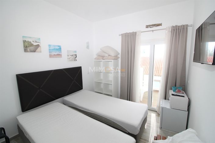 Image No.21-8 Bed House for sale