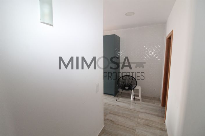 Image No.24-7 Bed House for sale