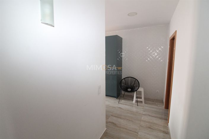 Image No.24-8 Bed House for sale