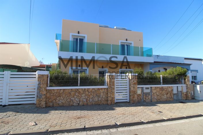 Image No.4-7 Bed House for sale