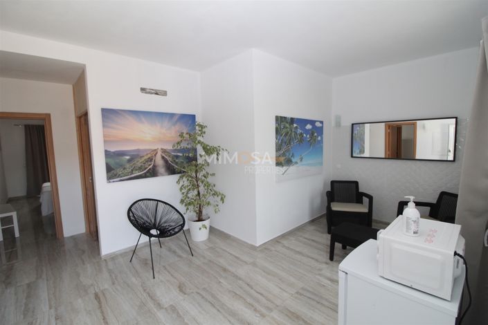 Image No.8-8 Bed House for sale