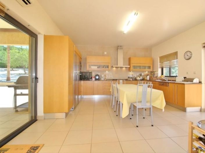 Image No.8-5 Bed House for sale
