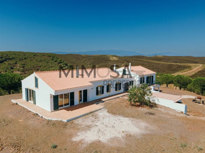 Image No.2-4 Bed Farmhouse for sale