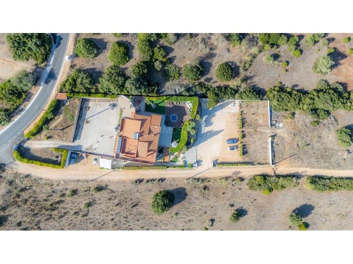 Image No.6-10 Bed House for sale