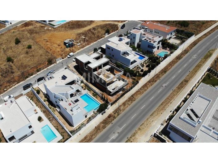 Image No.18-4 Bed House for sale