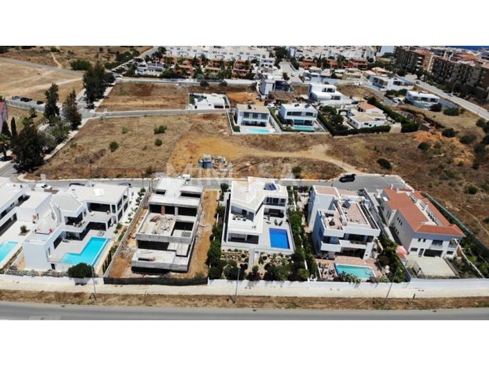 Image No.19-4 Bed House for sale