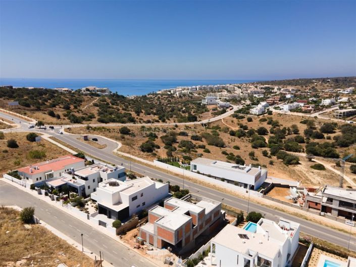 Image No.2-4 Bed House for sale