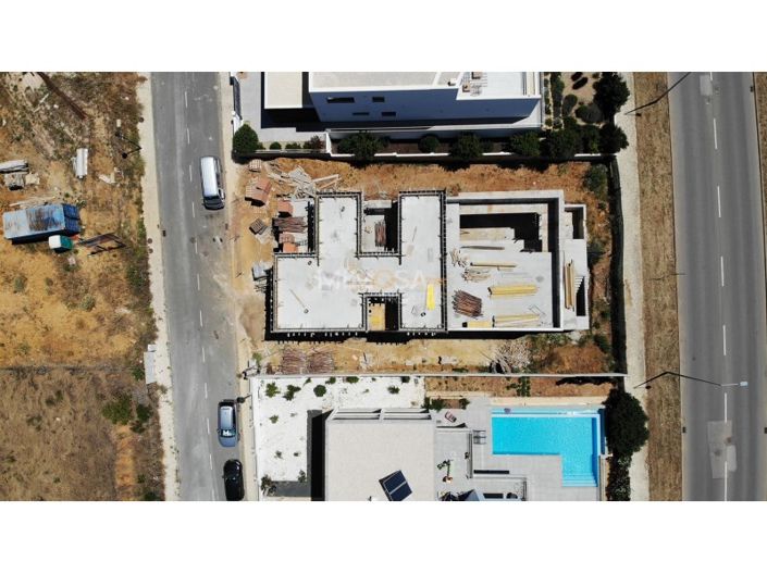 Image No.3-4 Bed House for sale