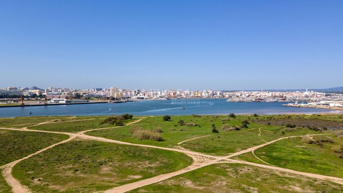 Image No.15-4 Bed Property for sale