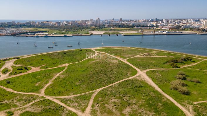 Image No.19-4 Bed Property for sale