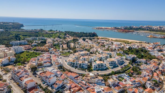 Image No.11-10 Bed Property for sale