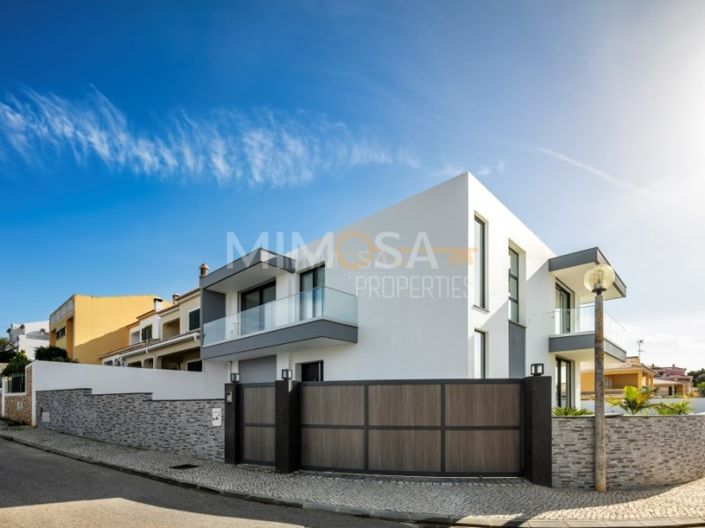 Image No.17-3 Bed House for sale