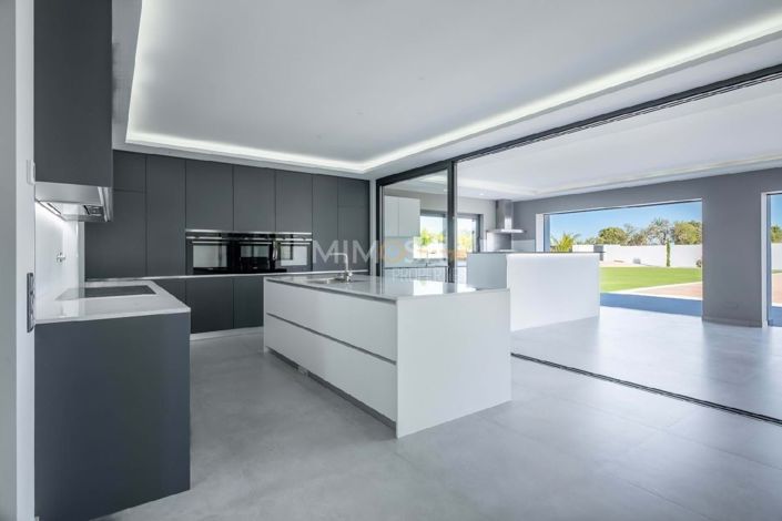 Image No.10-5 Bed House for sale