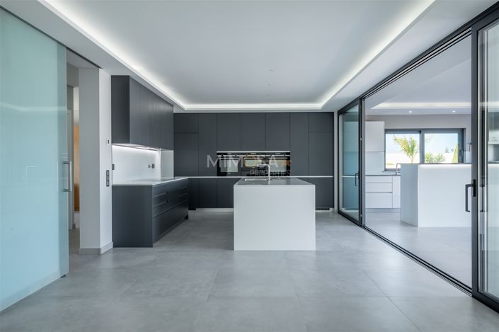 Image No.11-5 Bed House for sale