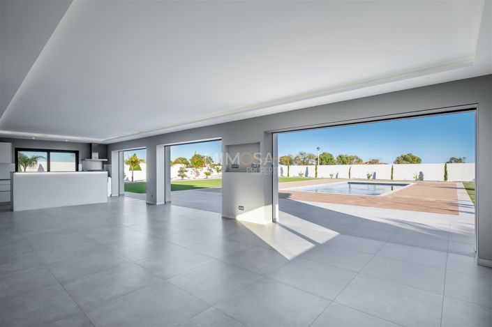 Image No.15-5 Bed House for sale