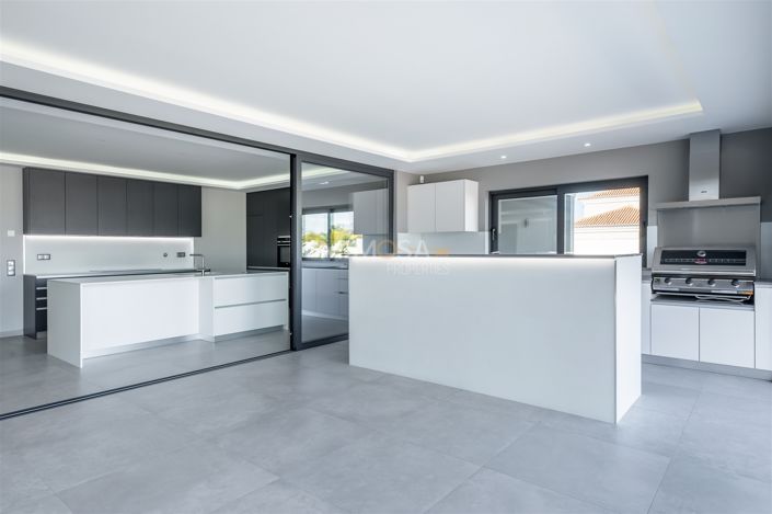 Image No.16-5 Bed House for sale