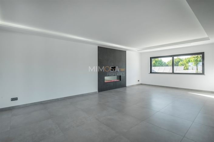 Image No.17-5 Bed House for sale