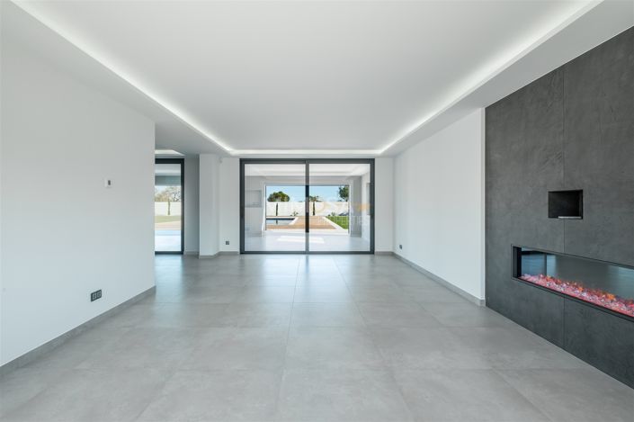 Image No.18-5 Bed House for sale