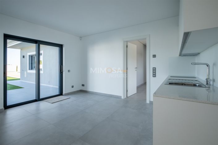 Image No.21-5 Bed House for sale