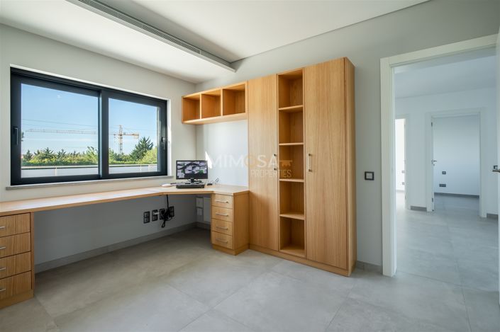 Image No.25-5 Bed House for sale