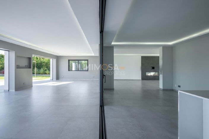 Image No.9-5 Bed House for sale