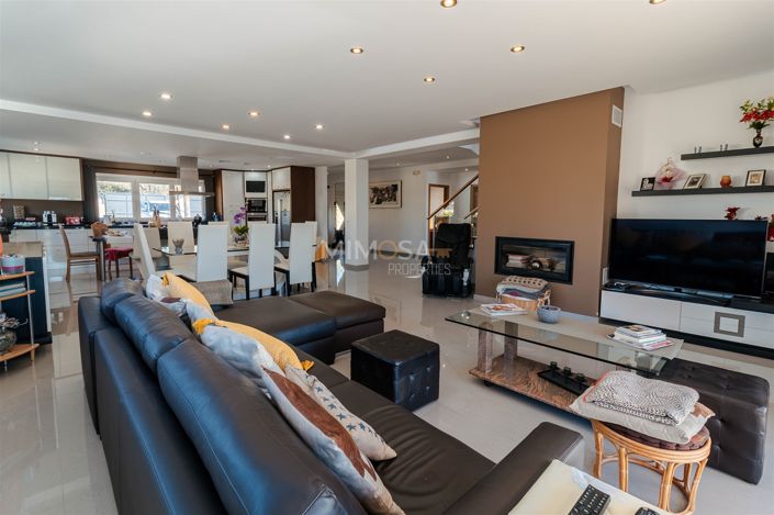 Image No.14-4 Bed House for sale