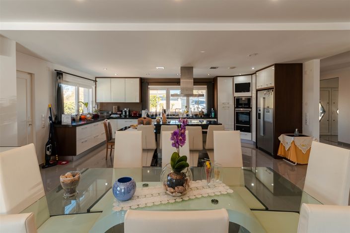 Image No.15-4 Bed House for sale