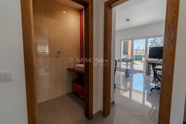 Image No.21-4 Bed House for sale