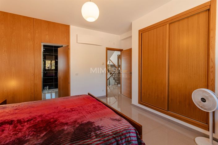 Image No.25-4 Bed House for sale