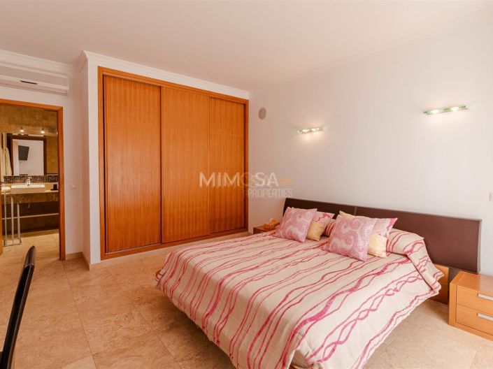 Image No.34-4 Bed House for sale