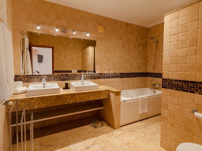 Image No.36-4 Bed House for sale