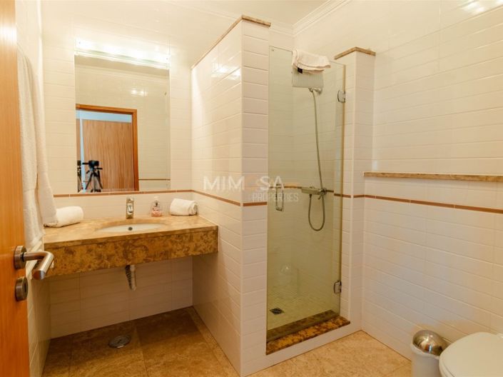 Image No.41-4 Bed House for sale