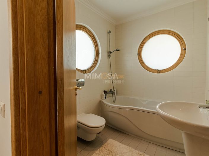 Image No.35-7 Bed House for sale
