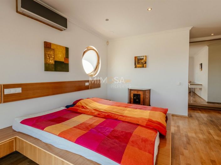 Image No.41-7 Bed House for sale