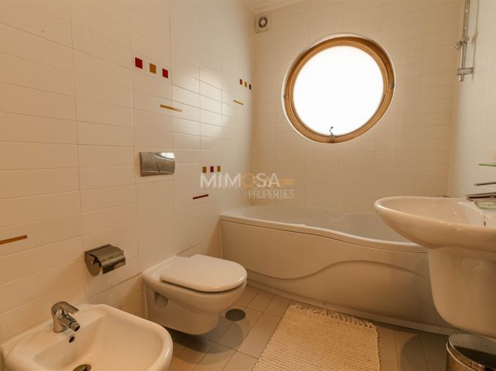 Image No.43-7 Bed House for sale