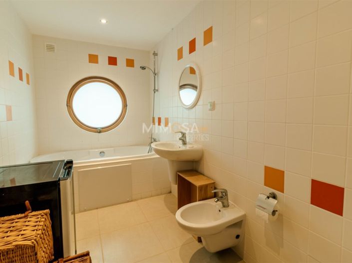Image No.57-7 Bed House for sale
