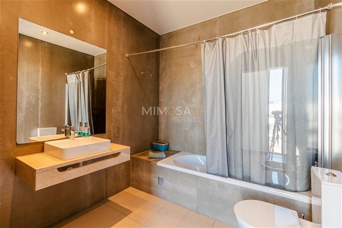 Image No.17-3 Bed House for sale